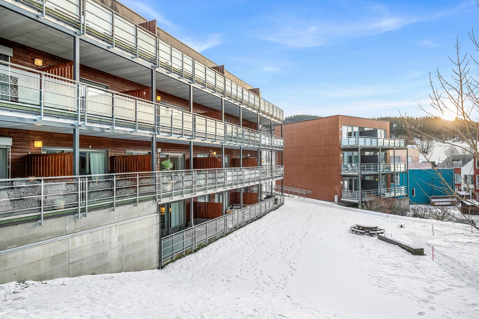 Beliggende i et nyere og barnevennlig boligområde på Utleira. Galleribilde