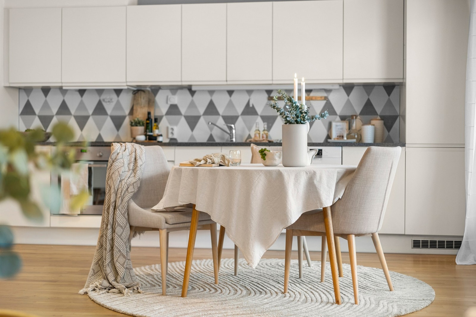 Detaljbilde spisegruppe. Galleribilde