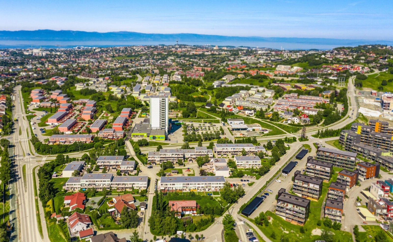 Dronebilde av Risvollan og Utleira. Galleribilde