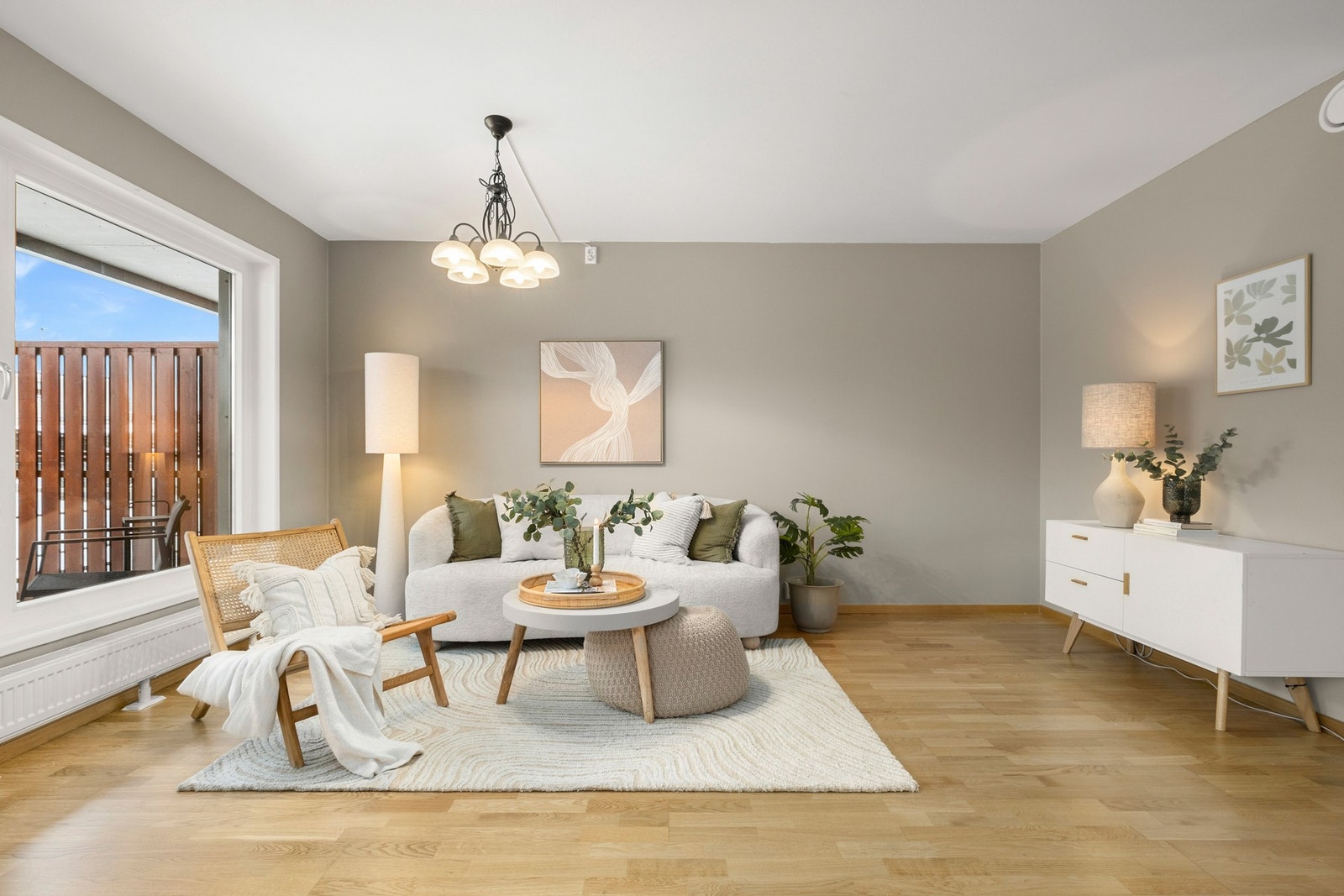 Stor og romslig stue/kjøkken på 31 kvm. Galleribilde