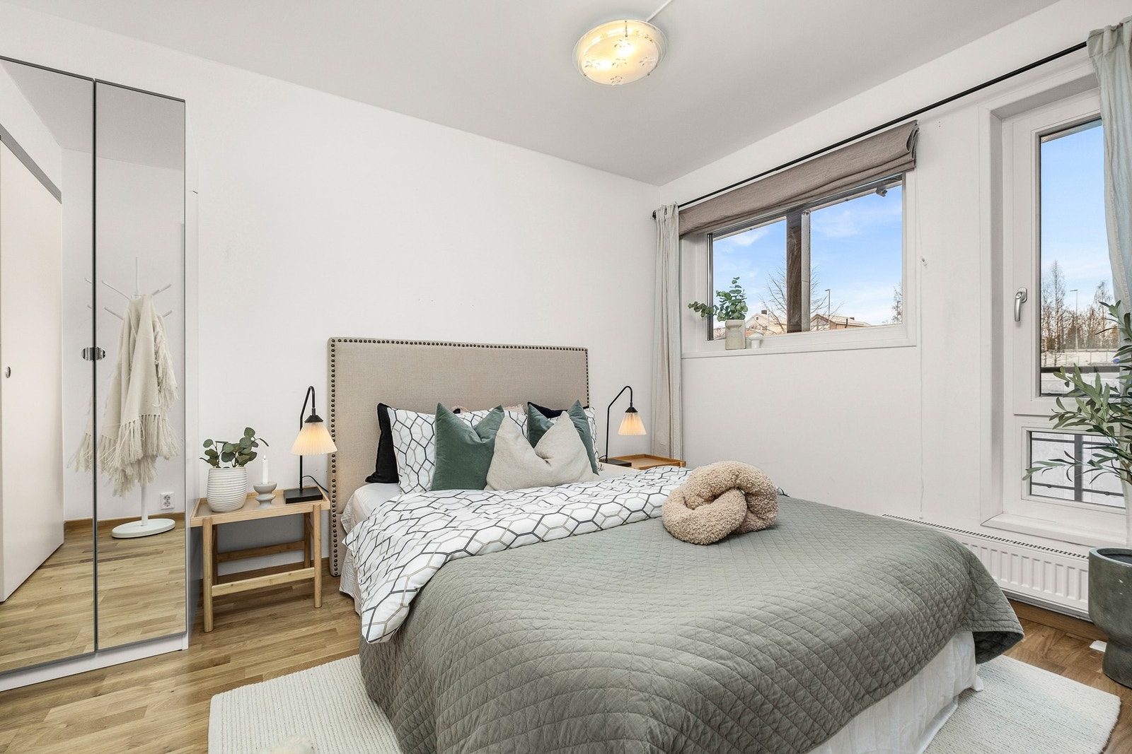 På hovedsoverommet har man også en walk-in garderobe. Galleribilde