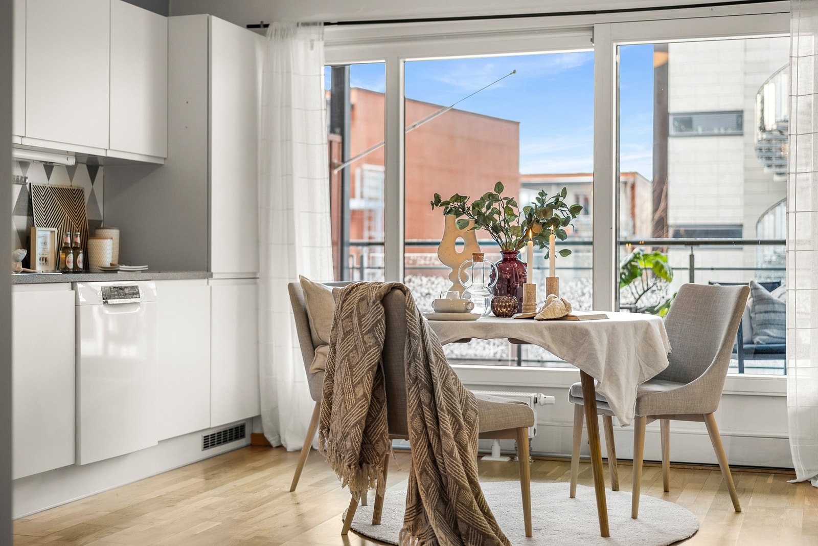 Fjernvarme og balansert ventilasjon bidrar til et sunt inneklima året rundt. Galleribilde