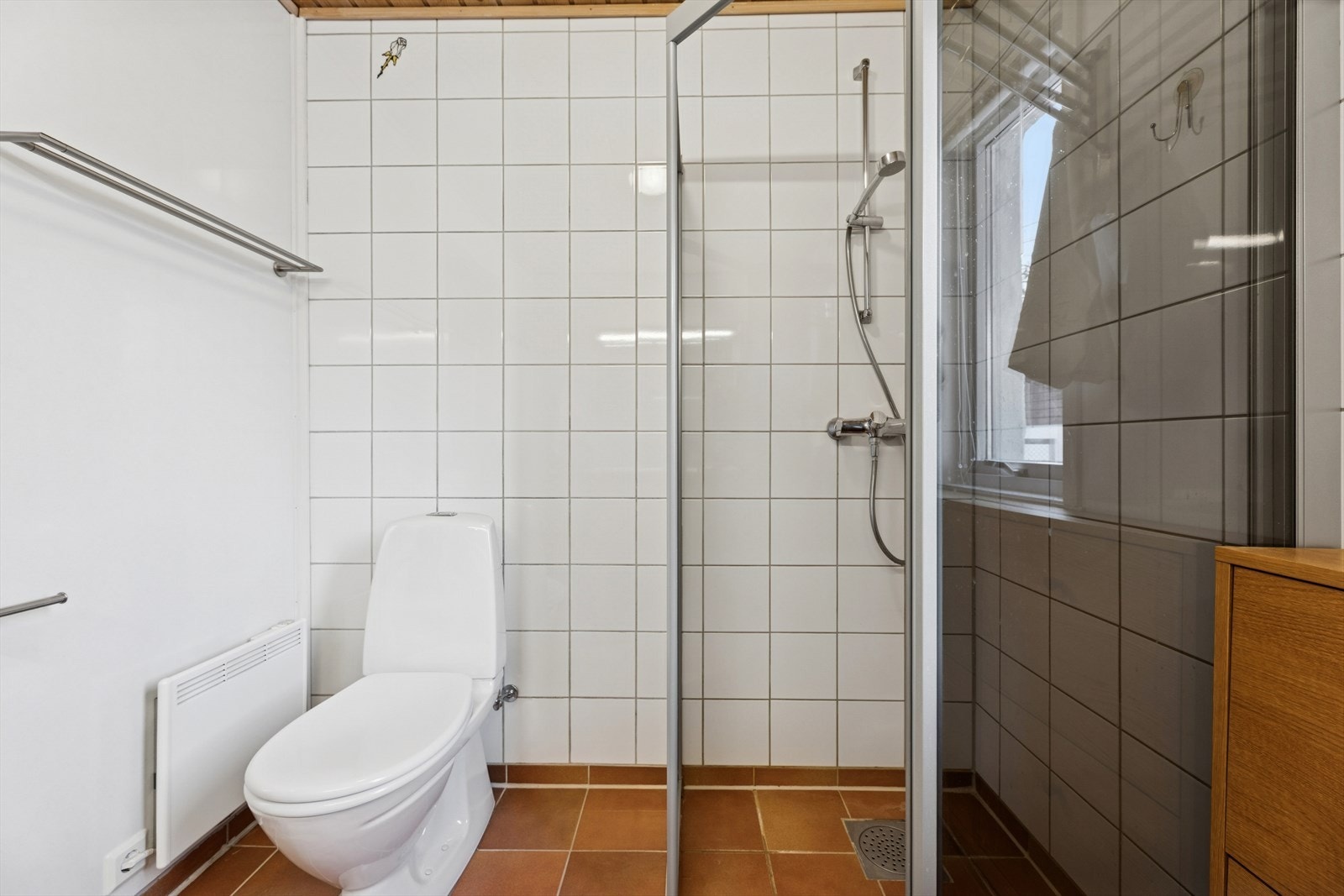 Det gjøres oppmerksom på at våtrommet må oppgraderes for å tåle normal bruk etter dagens krav. Galleribilde