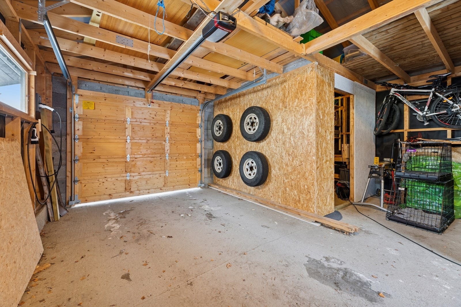 I tillegg har eiendommen en garasje på 36 kvm med automatisk portåpner. Galleribilde