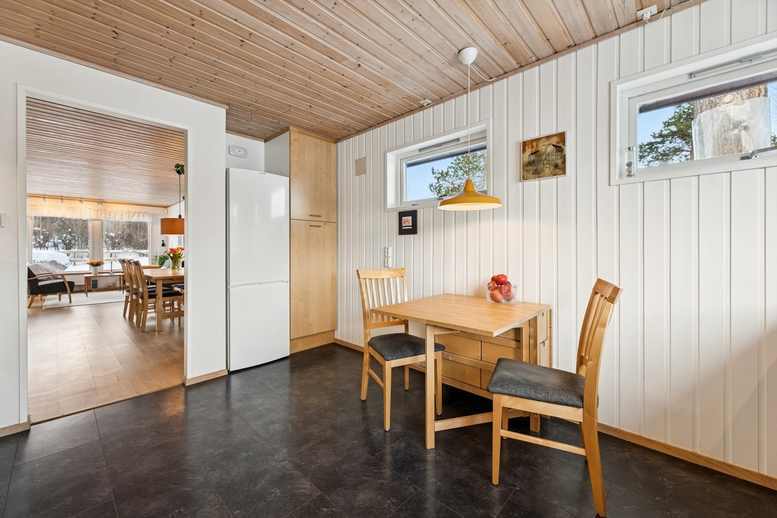 I tillegg til spisestuen er det plass til en spiseplass på kjøkkenet. Galleribilde