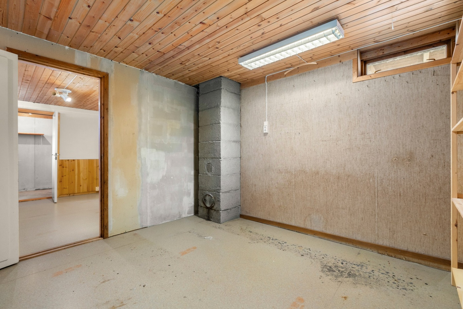 Romslig kjeller med rikelig med oppbevarings muligheter. Galleribilde