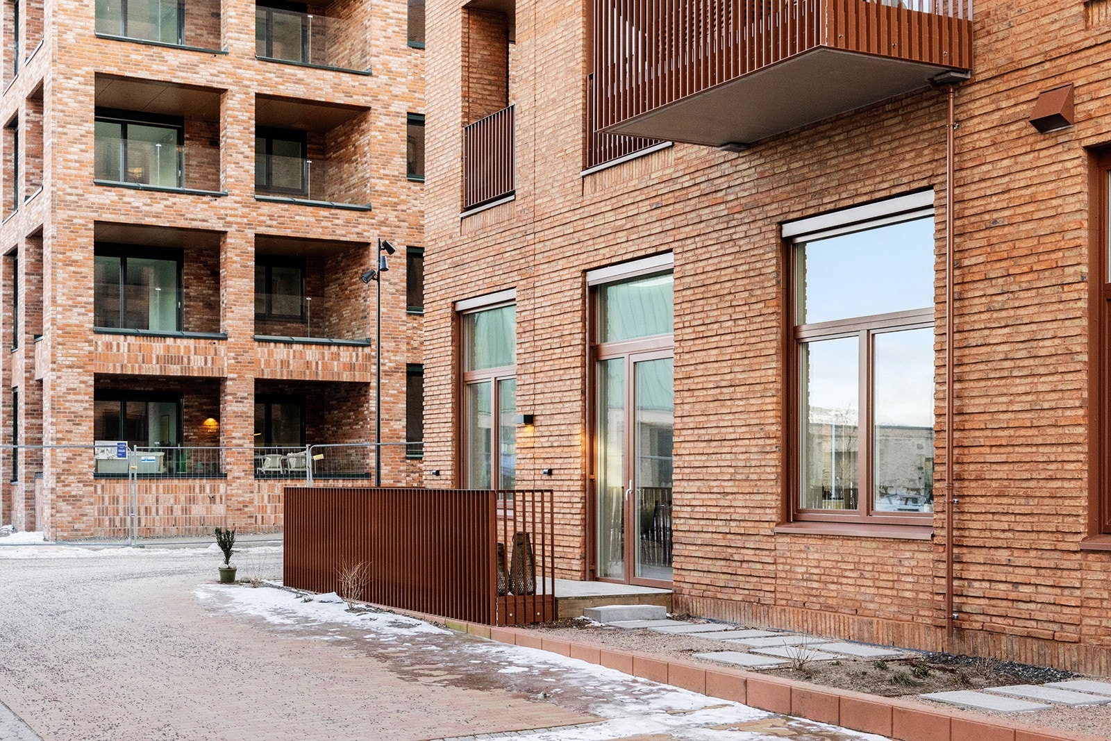 Fra terrassen har du utgang direkte til gårdsrom. Galleribilde