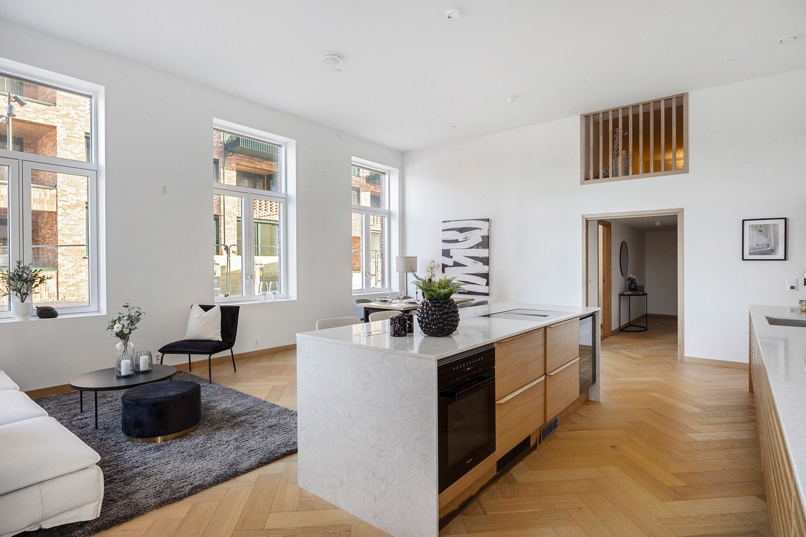 Allrommet har god størrelse og gir flere møbleringsmuligheter. Galleribilde