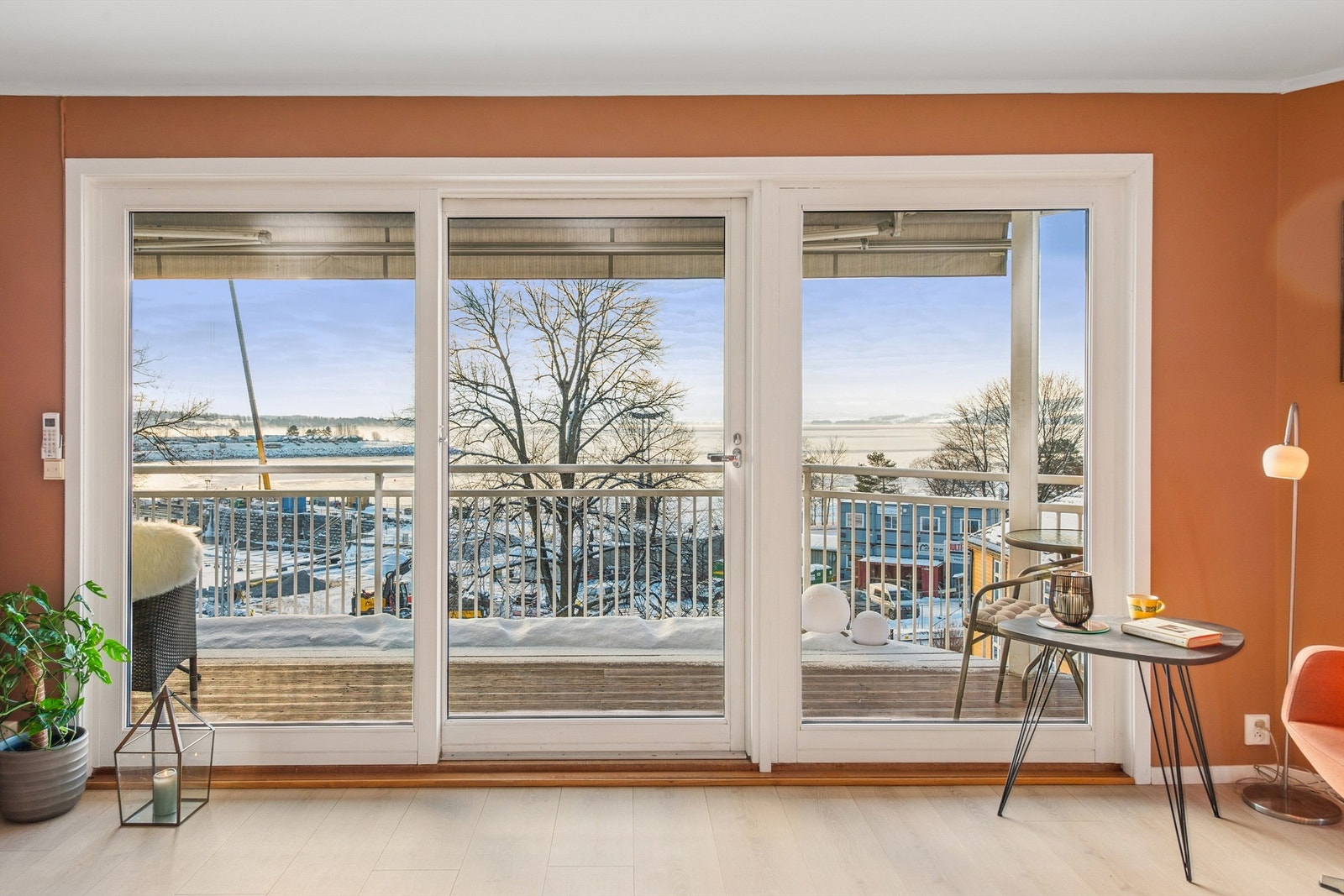 Detter er en romslig 3-roms topp- og hjørneleilighet med kanskje en av byens beste utsikter? Galleribilde