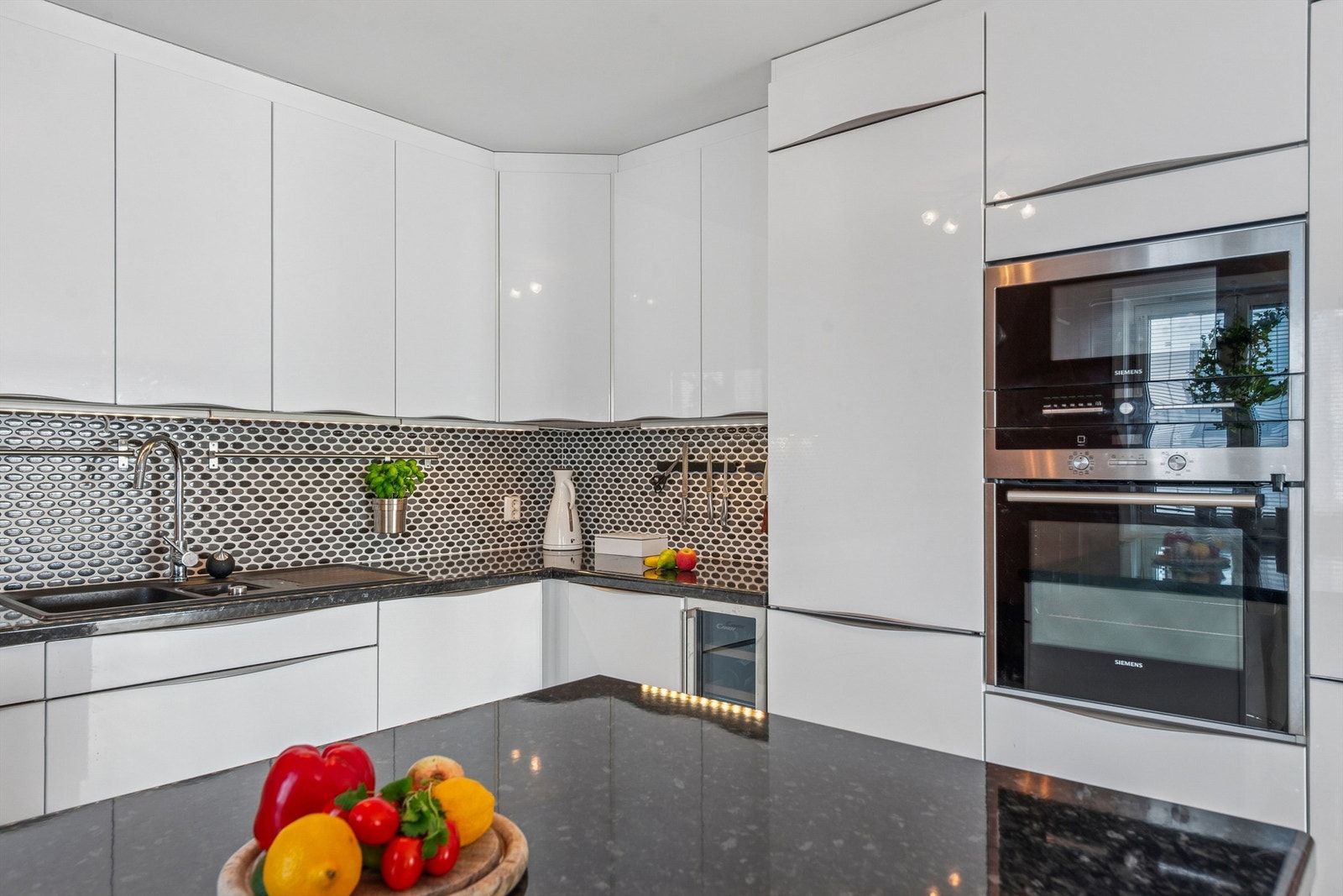 Integrerte hvitevarer på kjøkken medfølger. Galleribilde