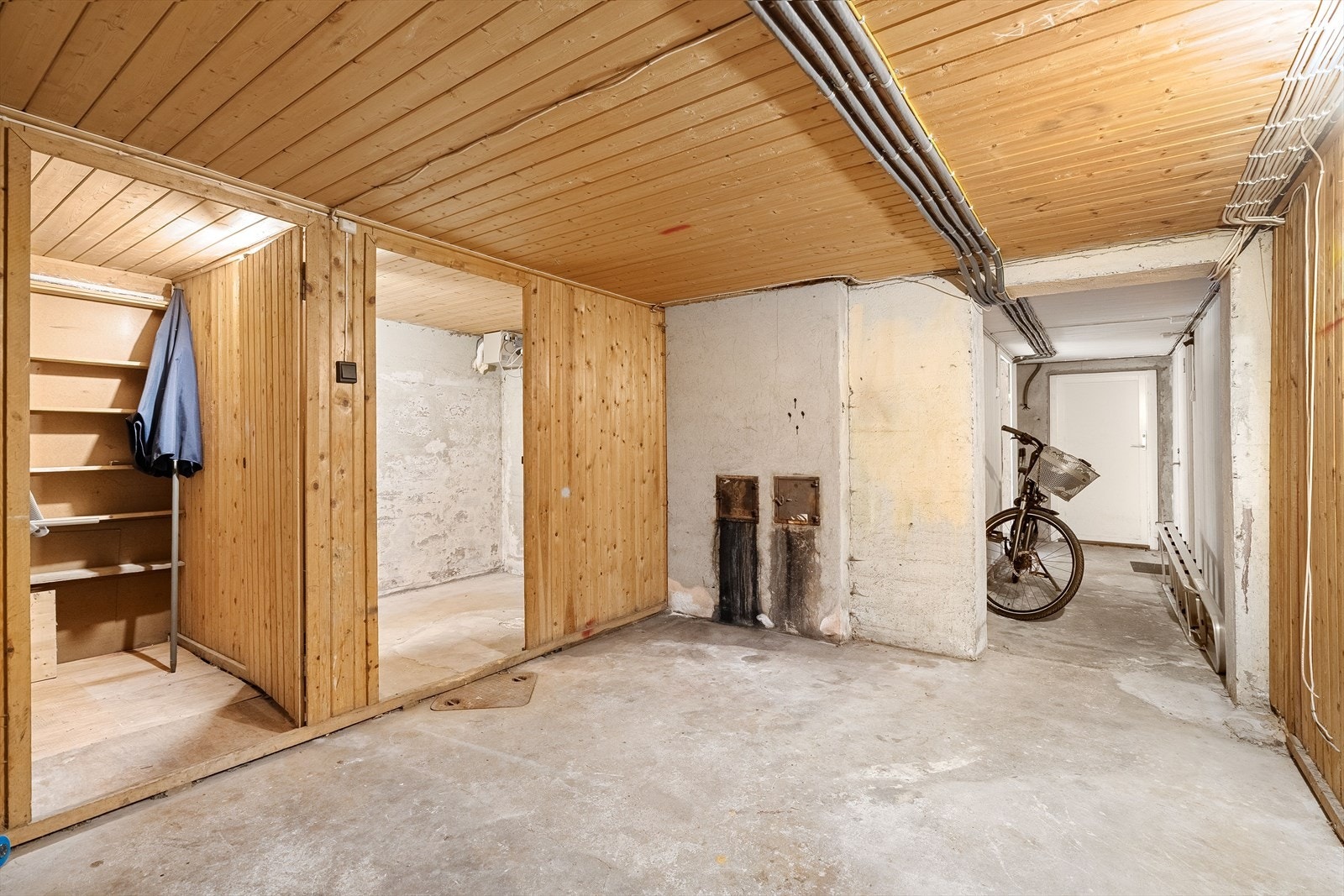 Boligen disponerer to boder og du har også tilgang til et felles vaskerom. Galleribilde