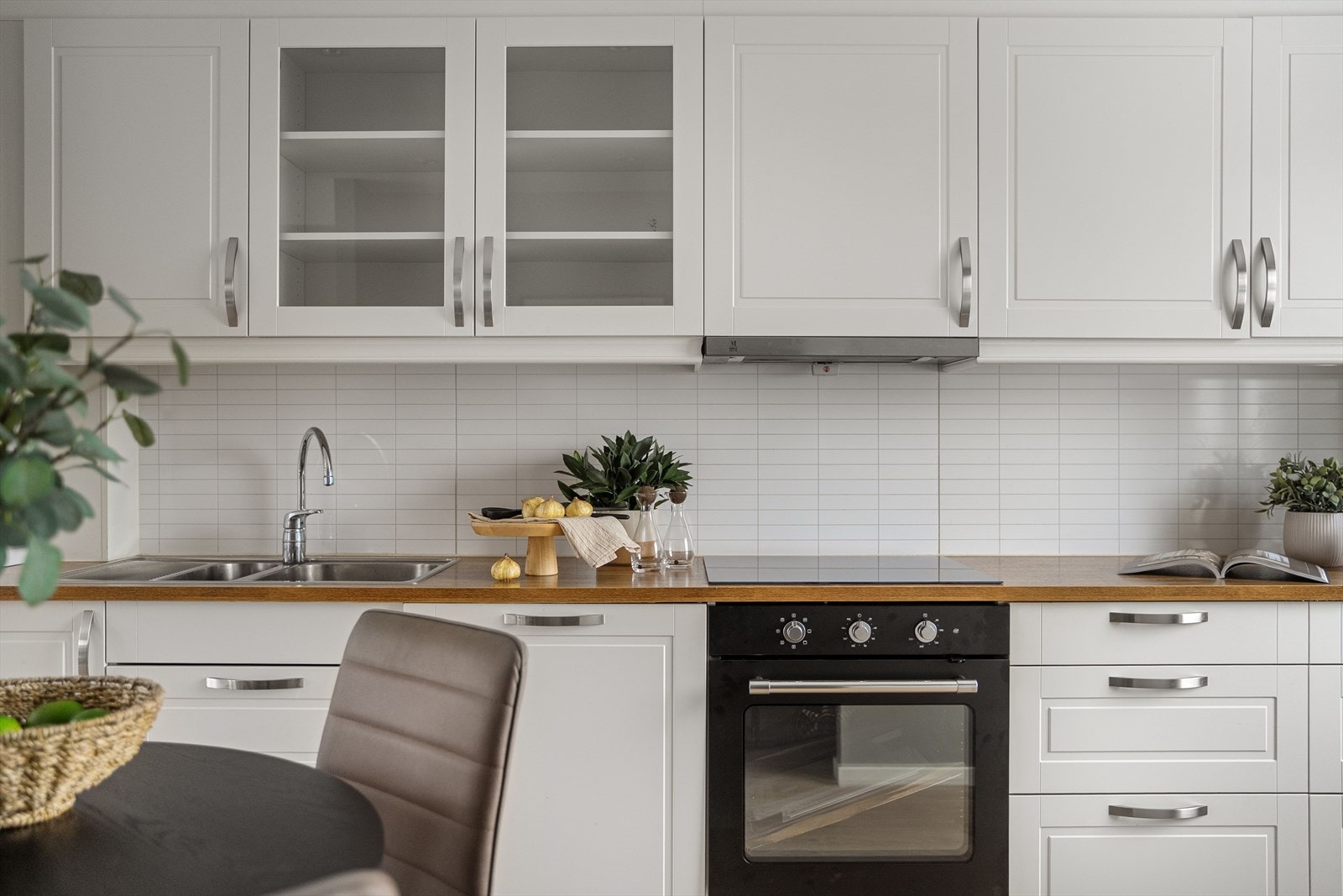 Fint rekkehus over tre plan, plassert i et etablert og barnevennlig boligområde på Bekkefaret. Galleribilde