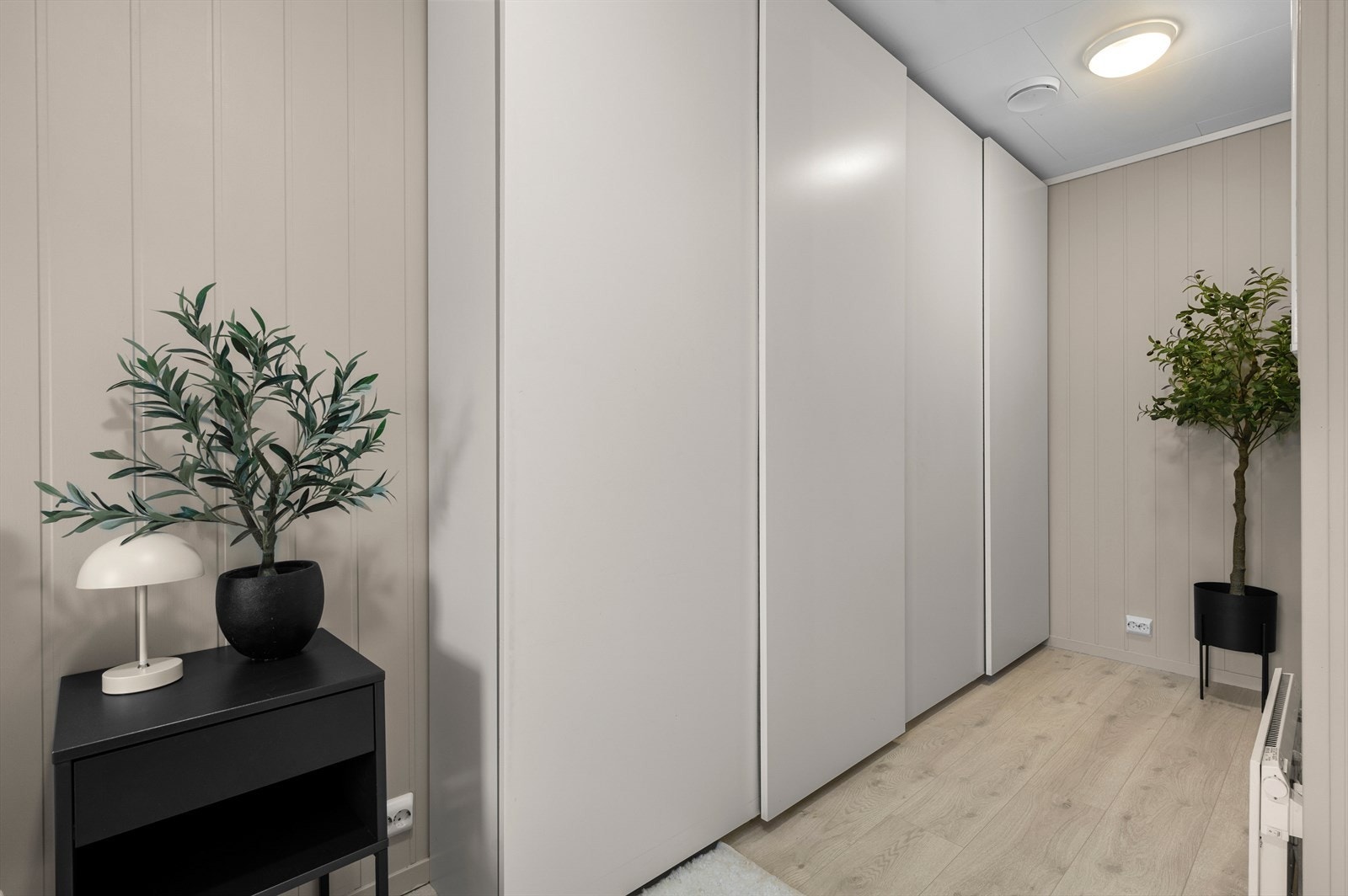 I tilknytning til soverommet er det bod som i dag brukes som garderobe. Galleribilde