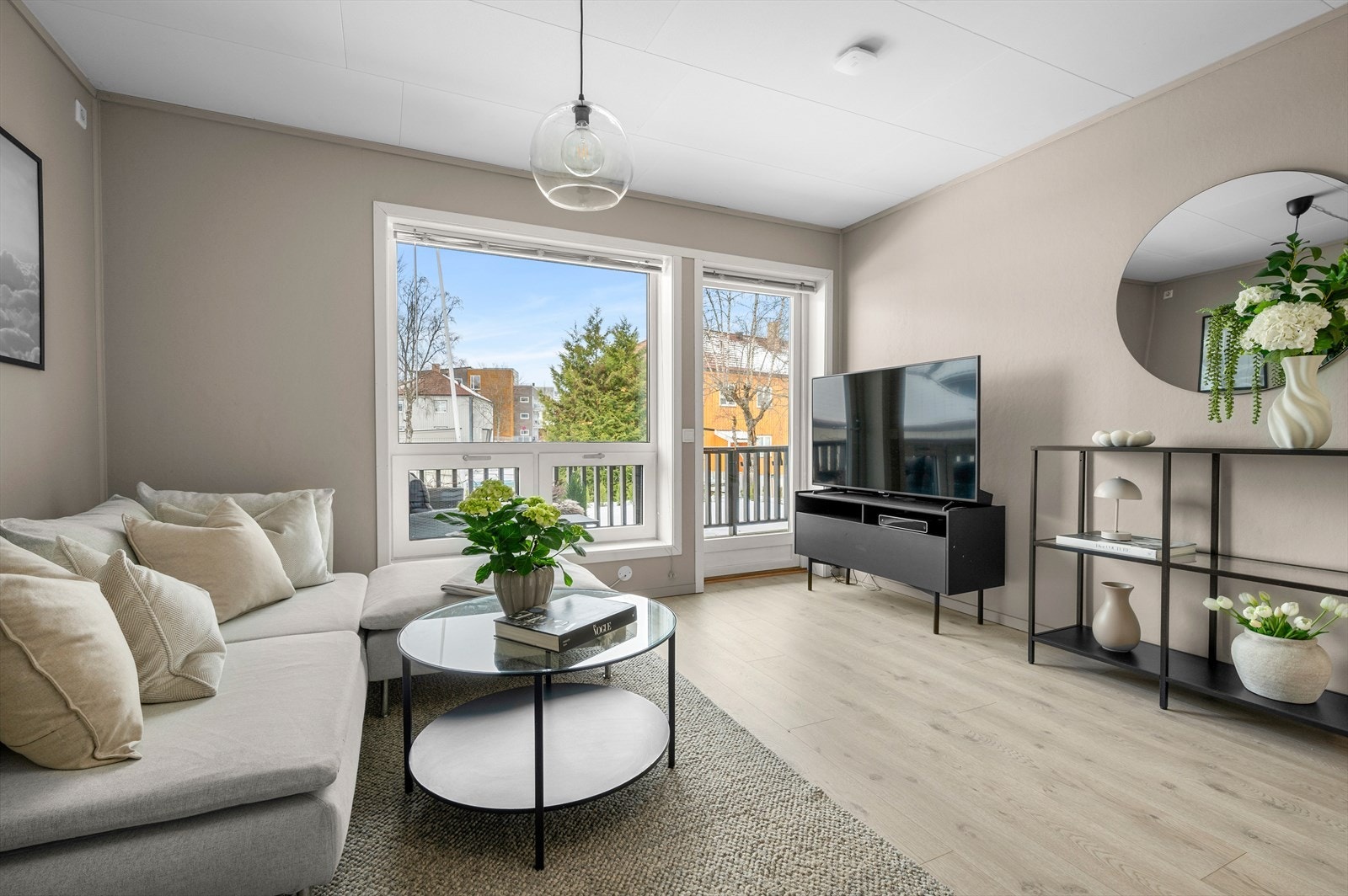 Velkommen til Valgrindvegen 1! En flott og moderne 2-roms selveierleilighet med god og gjennomtenkt planløsning. Foto: Harald Wanvik. Galleribilde