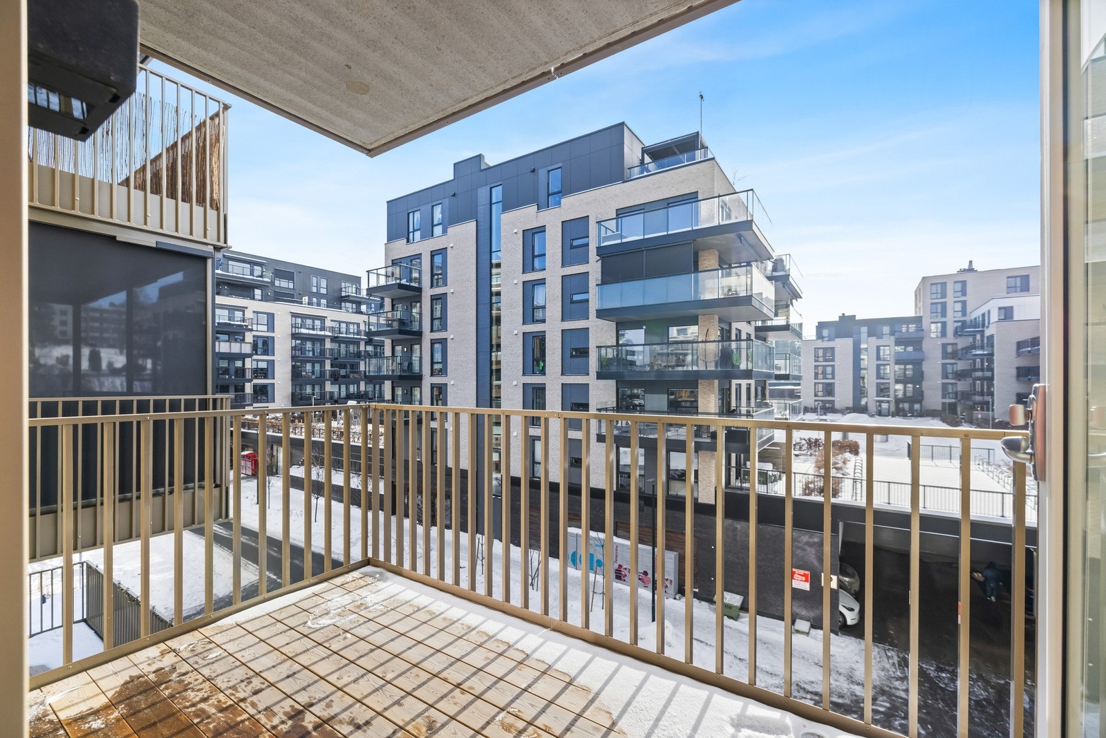 Leiligheten ligger i 4. etasje og har en praktisk og arealeffektiv planløsning med gode lysforhold og tidsriktige materialvalg. Galleribilde