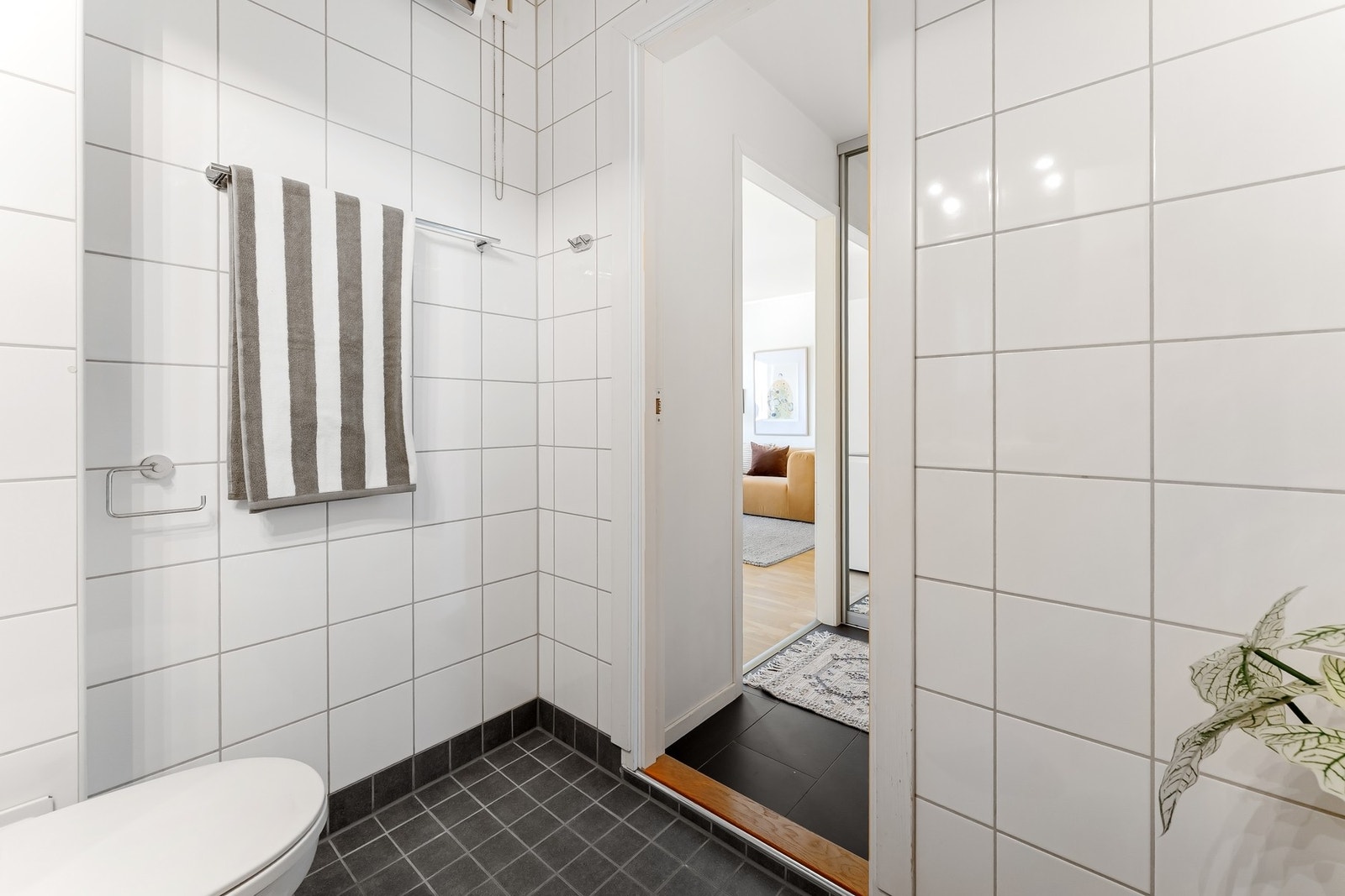 Oppvarming fra reflektorovn opp til venstre. Galleribilde