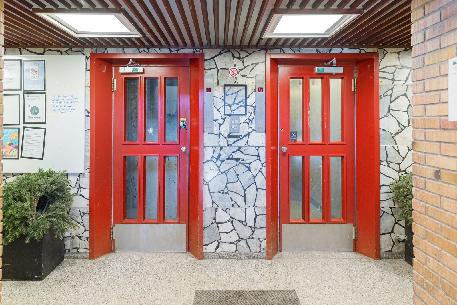 Leiligheten ligger i byggets 2. etasje med heis i bygget. Galleribilde