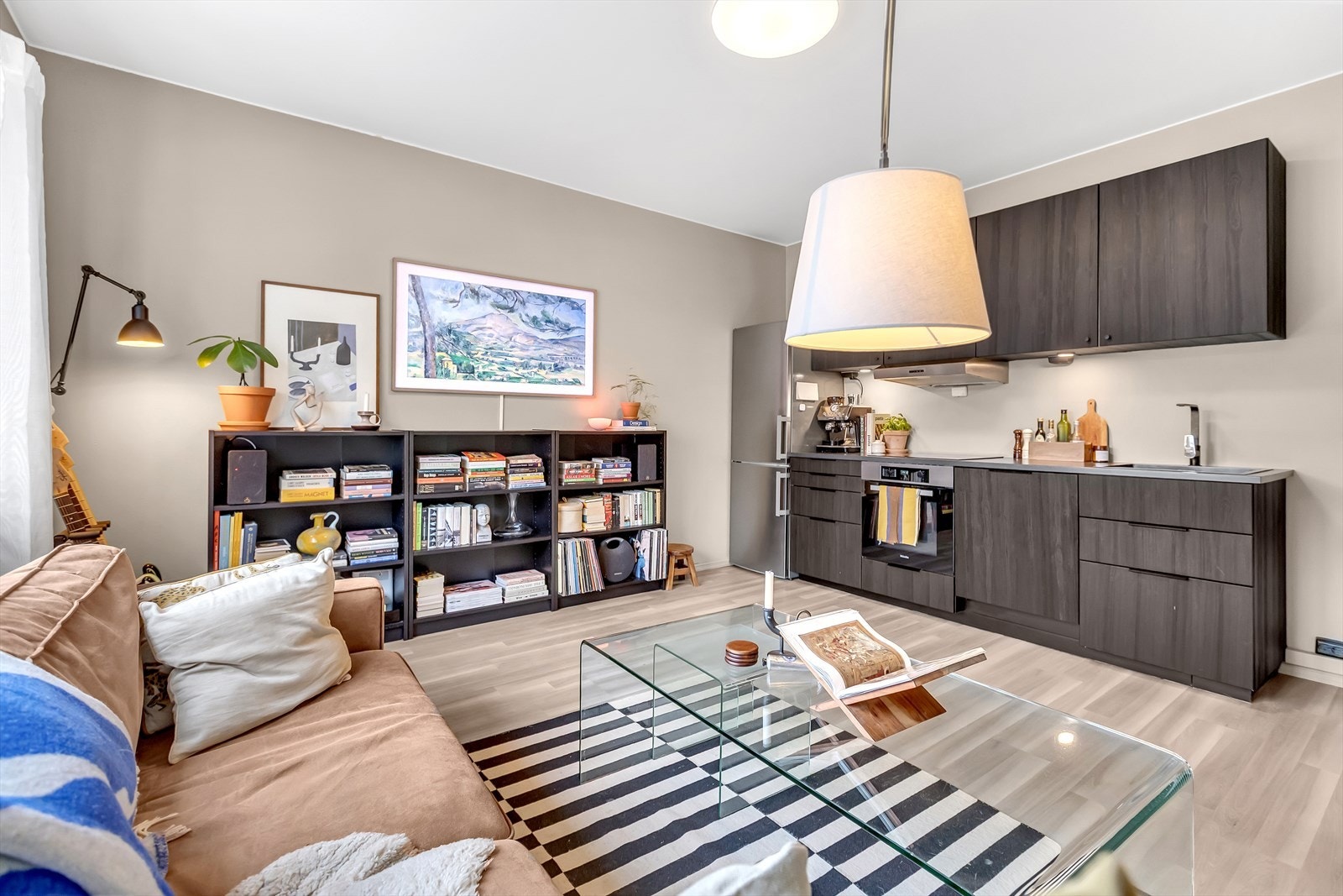 Jonas Dahlén har gleden av å presentere Sars´gate 58! Foto: Martin Kaasa Galleribilde