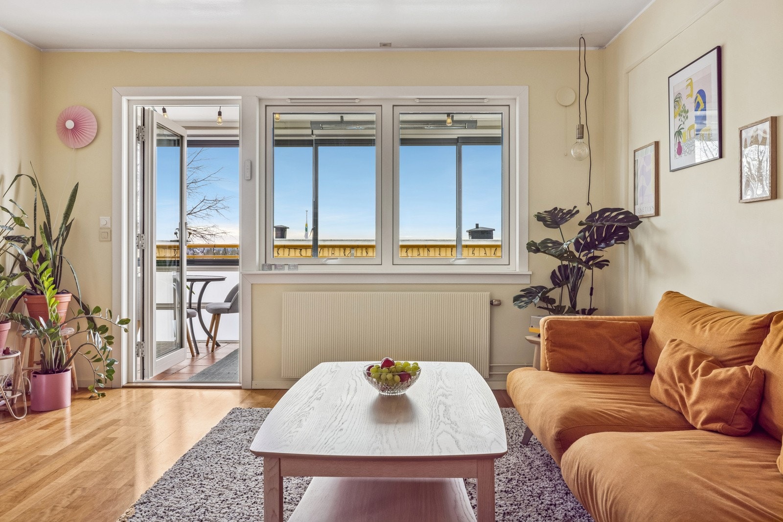 Velkommen til Høgåsveien 54, presentert av OBOS eiendomsmeglere v/ Nicholai Nyborg Kristiansen. Foto: Celine Bergundhaugen Galleribilde