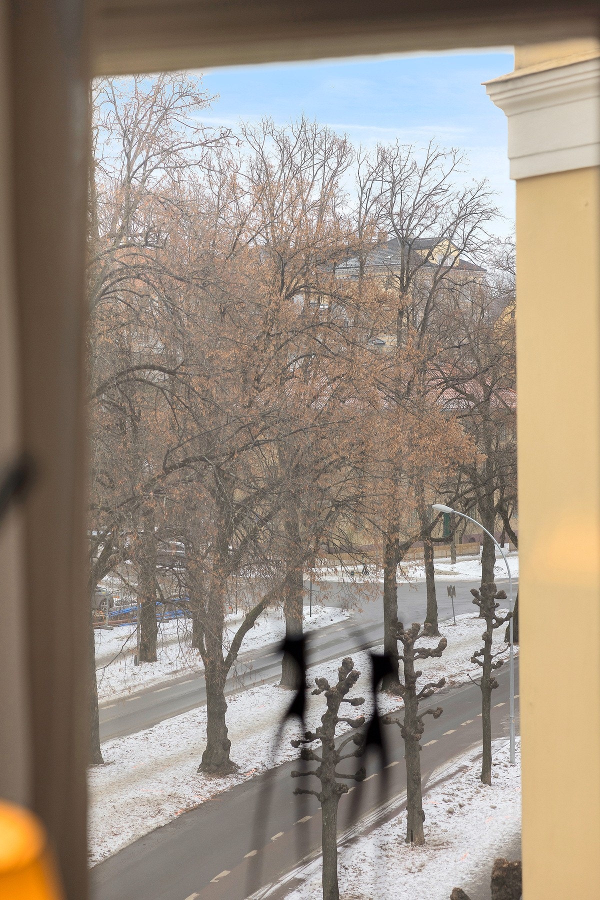 Utsikt nedover Gyldenløves gate fra TV-stuen. Galleribilde