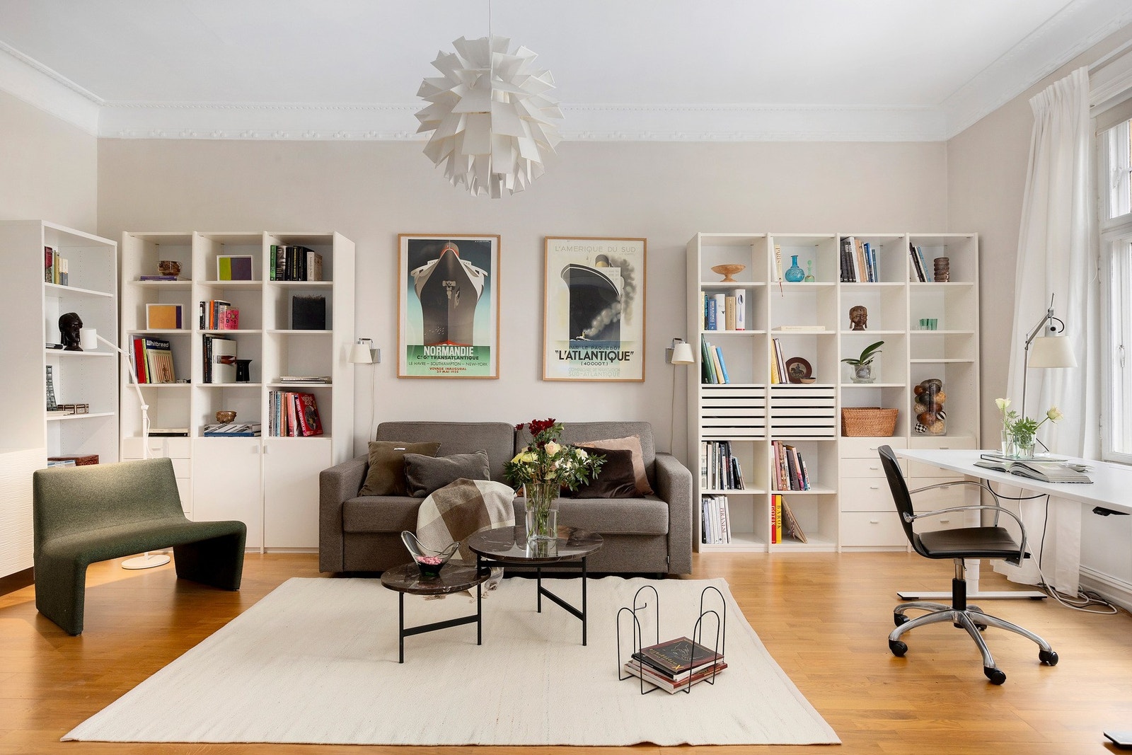 Det som i dag er innredet som kontor/bibliotek, kan også benyttes som soverom. Galleribilde