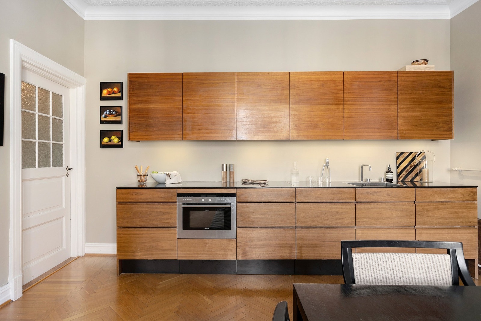 HTH kjøkken med snekkerbygde fronter. Galleribilde