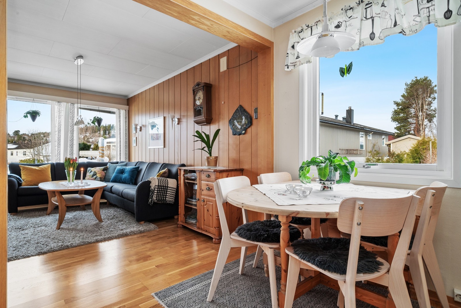 Her er det også god plass til spisebord. Galleribilde