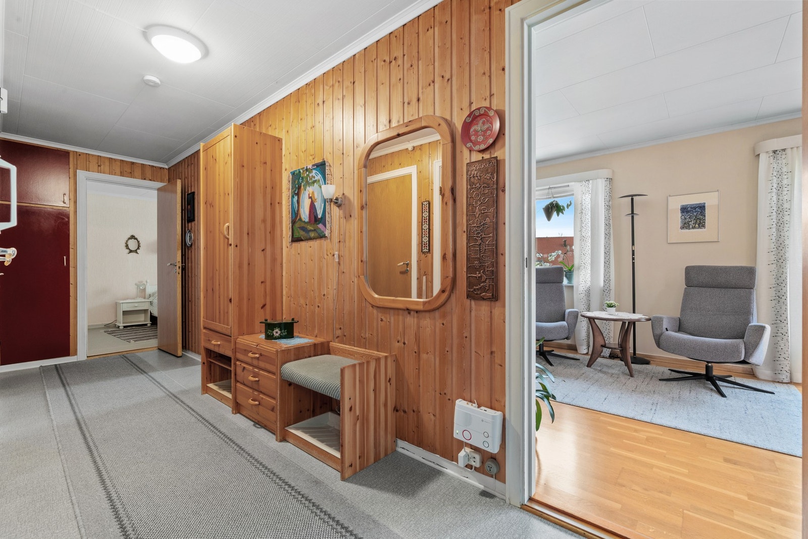 Det er også kaldloft for ekstra lagringsplass, og for tilsyn med takkonstruksjon og pipe. Galleribilde