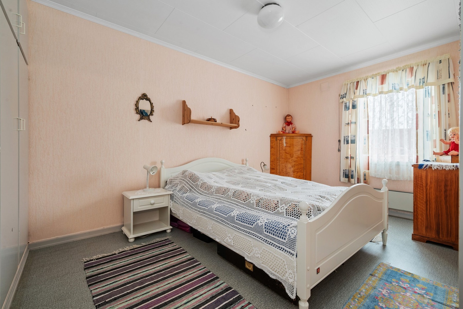 Boligen har tre soverom. Hovedsoverommet er på hele 12 kvm. Galleribilde