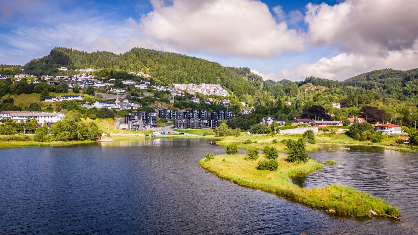 Det er også fine turstier i fjell rett utenfor døren - I tillegg er det kort vei til langrennsløypene på Frotveit Galleribilde