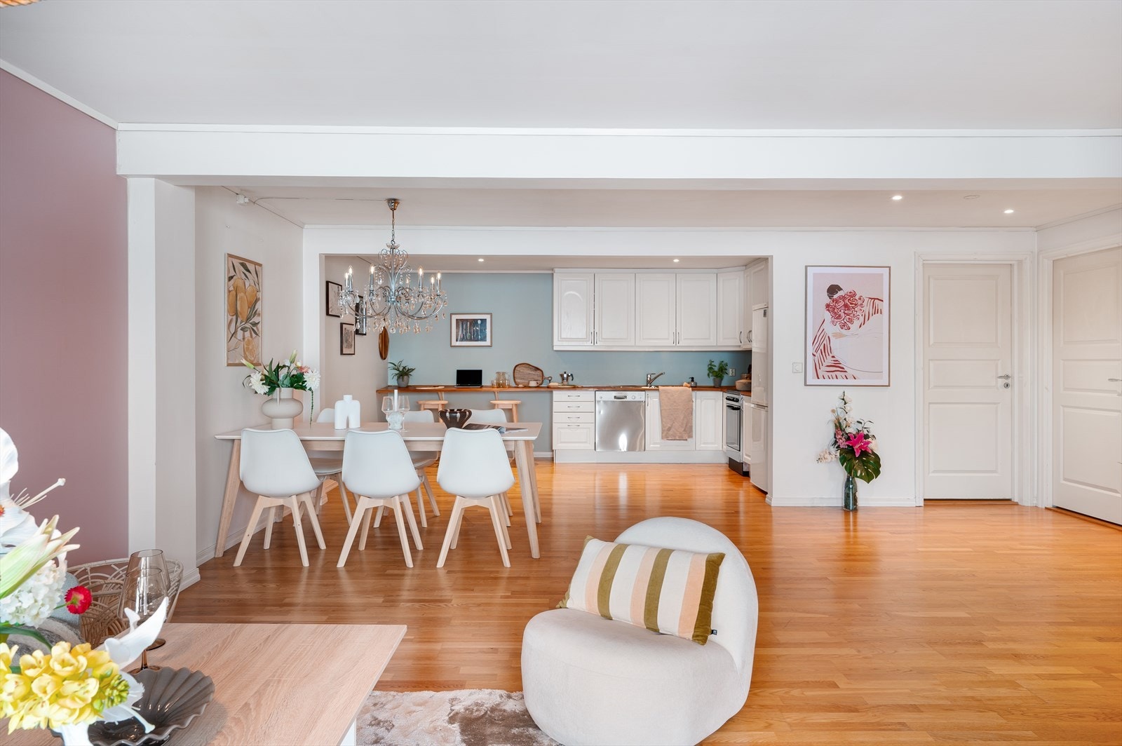 Plass til stort spisebord. Galleribilde