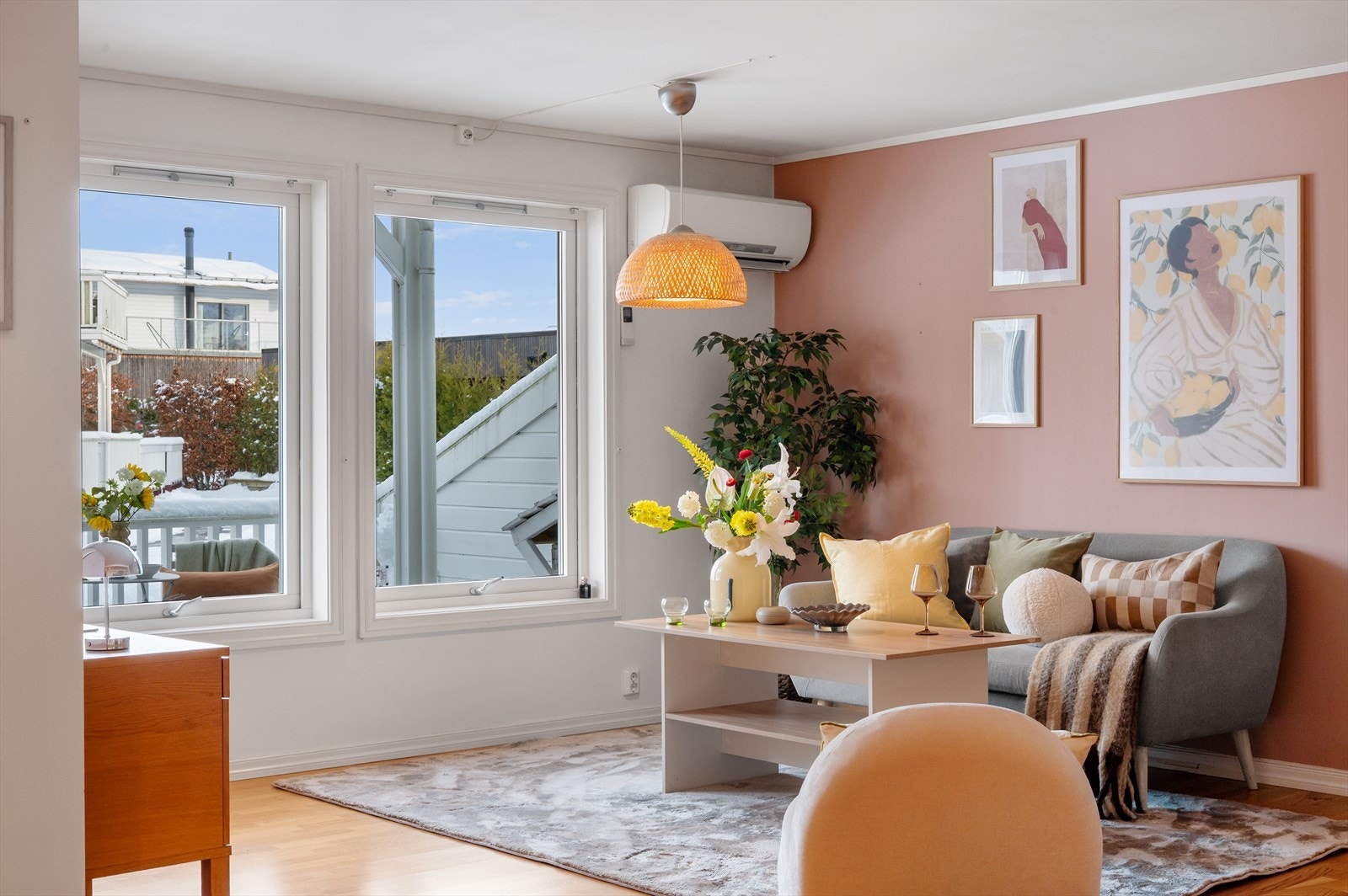 Varmepumpe i stue. Galleribilde