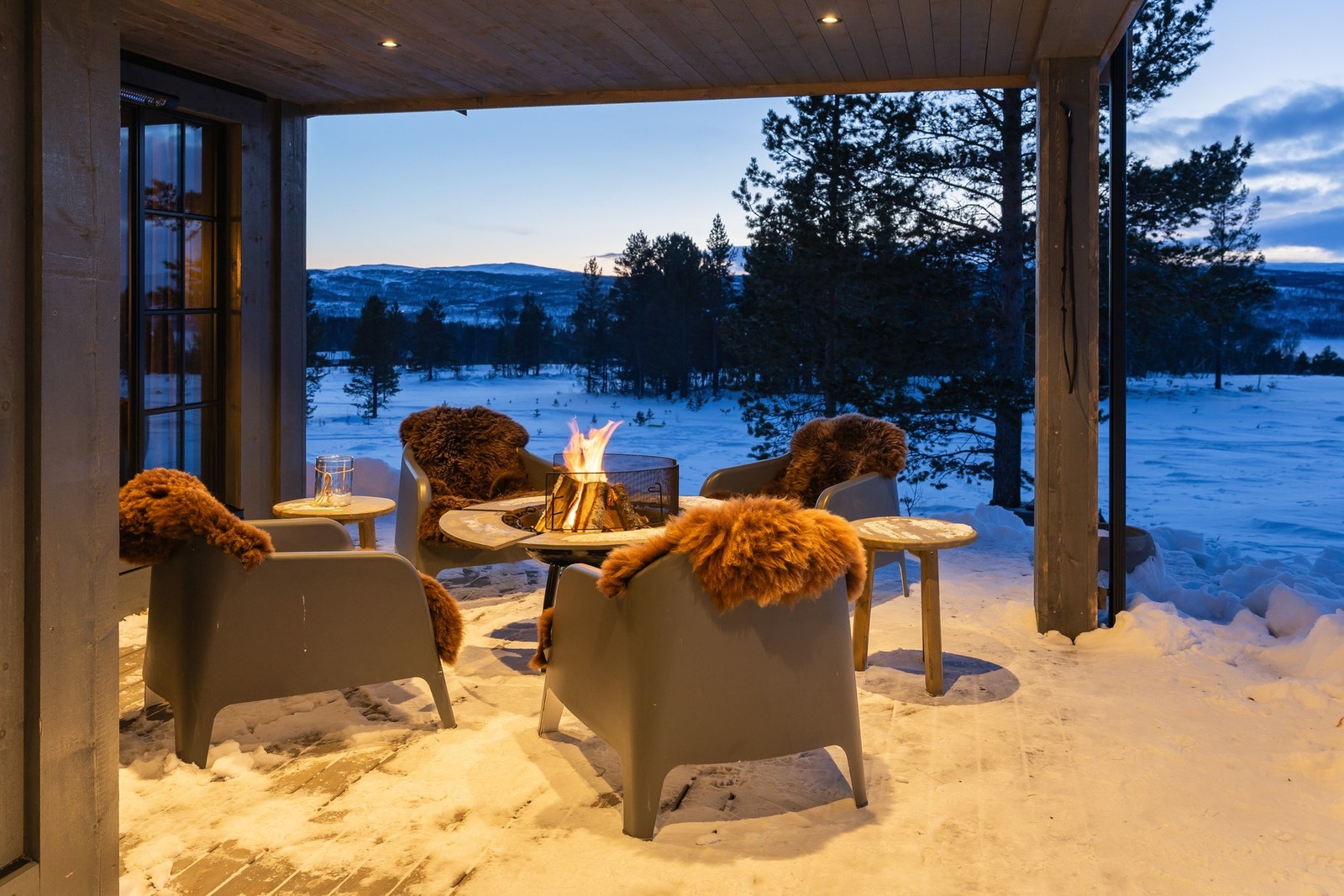 Her kan du nyte sene kvelder foran bålet, med noe godt i glasset. Galleribilde