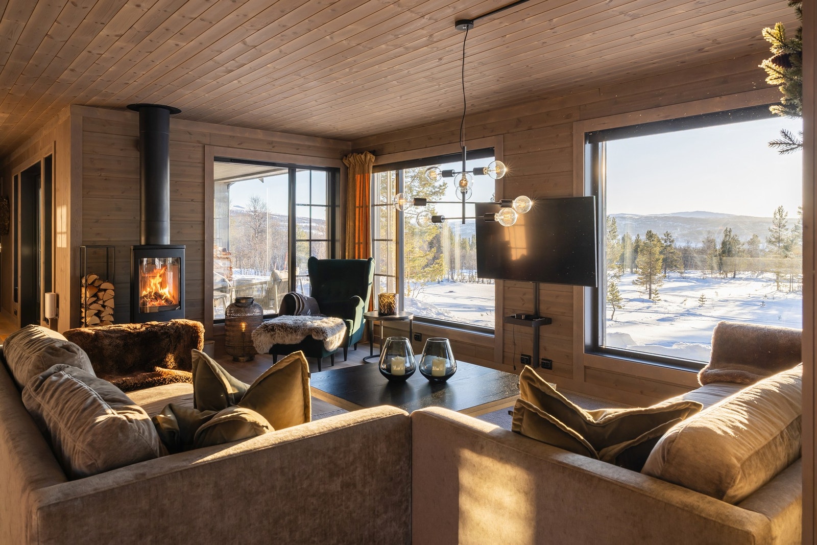 Hytten har en meget romslig kjøkken/stue løsning på hele 52,7 kvm. Galleribilde