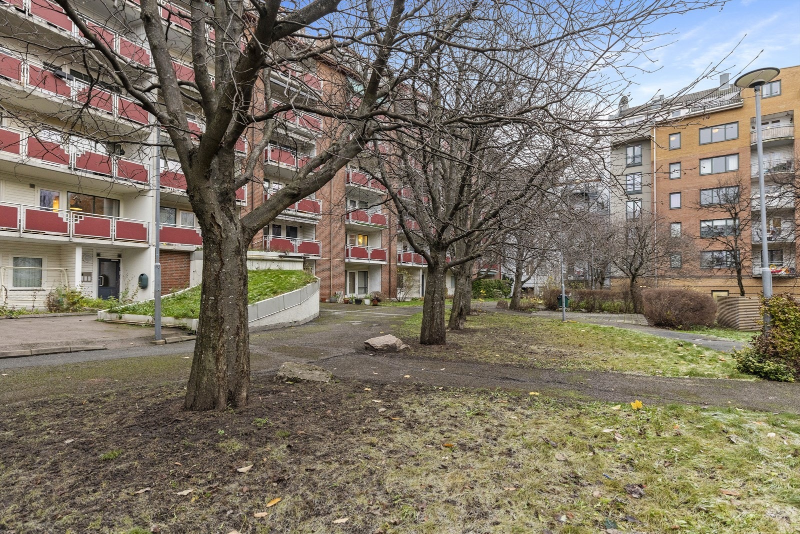 Flott skjermet gårdsrom Galleribilde