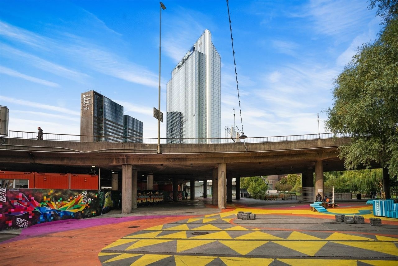 Fra leiligheten kan ma enkelt spasere til Oslo S og Jernbanetorget Galleribilde