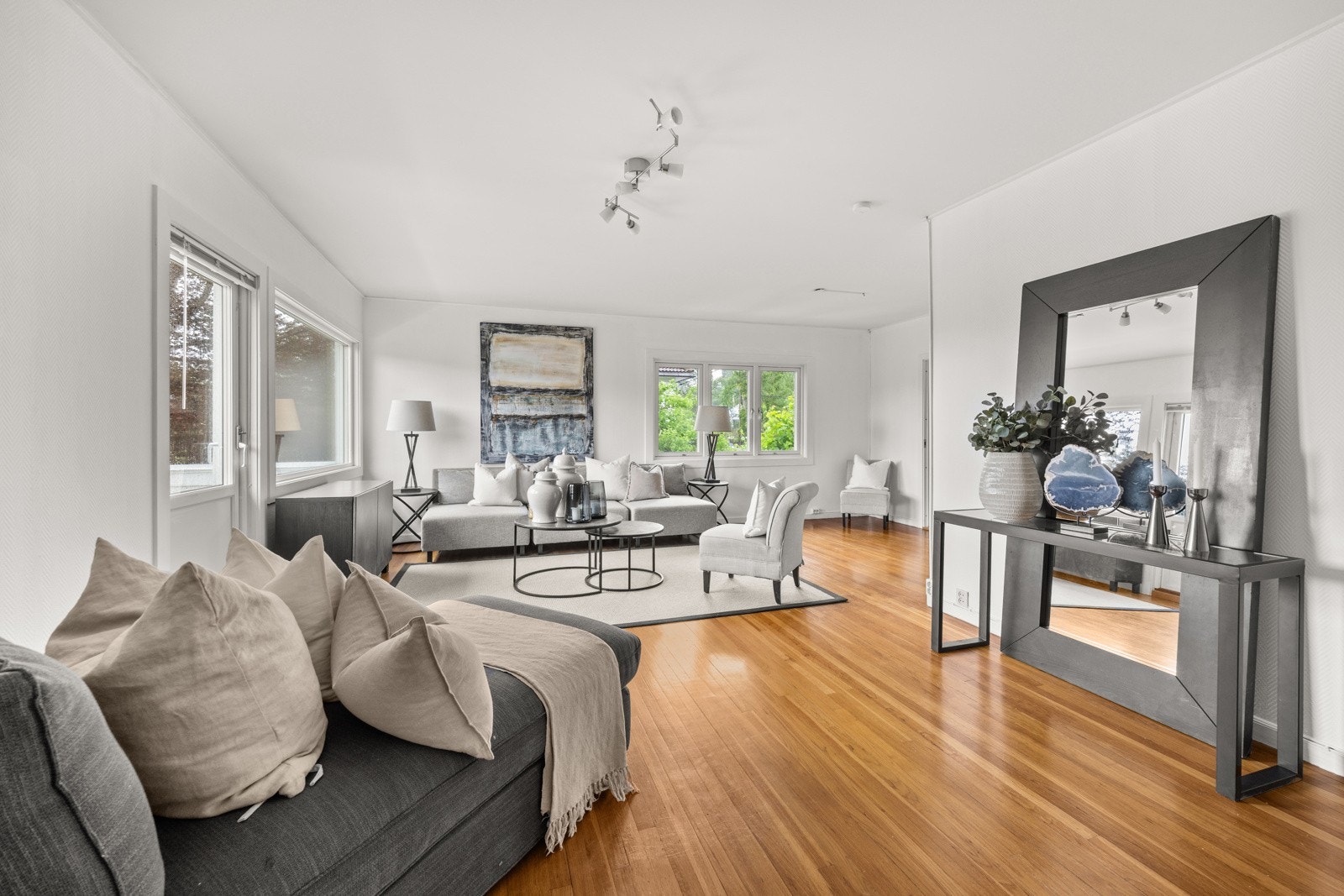 Rommet er egnet som f.eks TV-stue, ungdomsavdeling eller om man bare vil trekke seg litt tilbake. Galleribilde