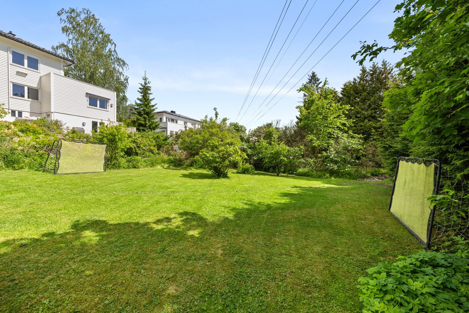 Stor hage - perfekt for lek og moro! Galleribilde