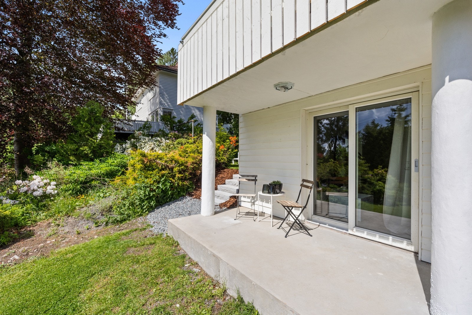 Hybelen har egen uteplass. Galleribilde