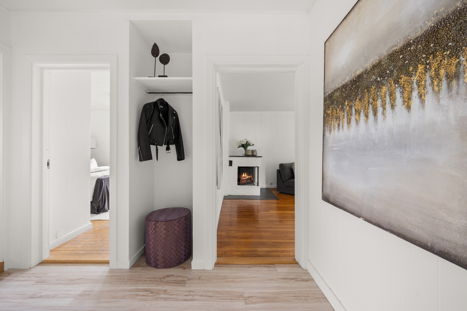 Det er totalt 5(6) soverom i husets hoveddel, 4 av disse er i samme etasje. Galleribilde