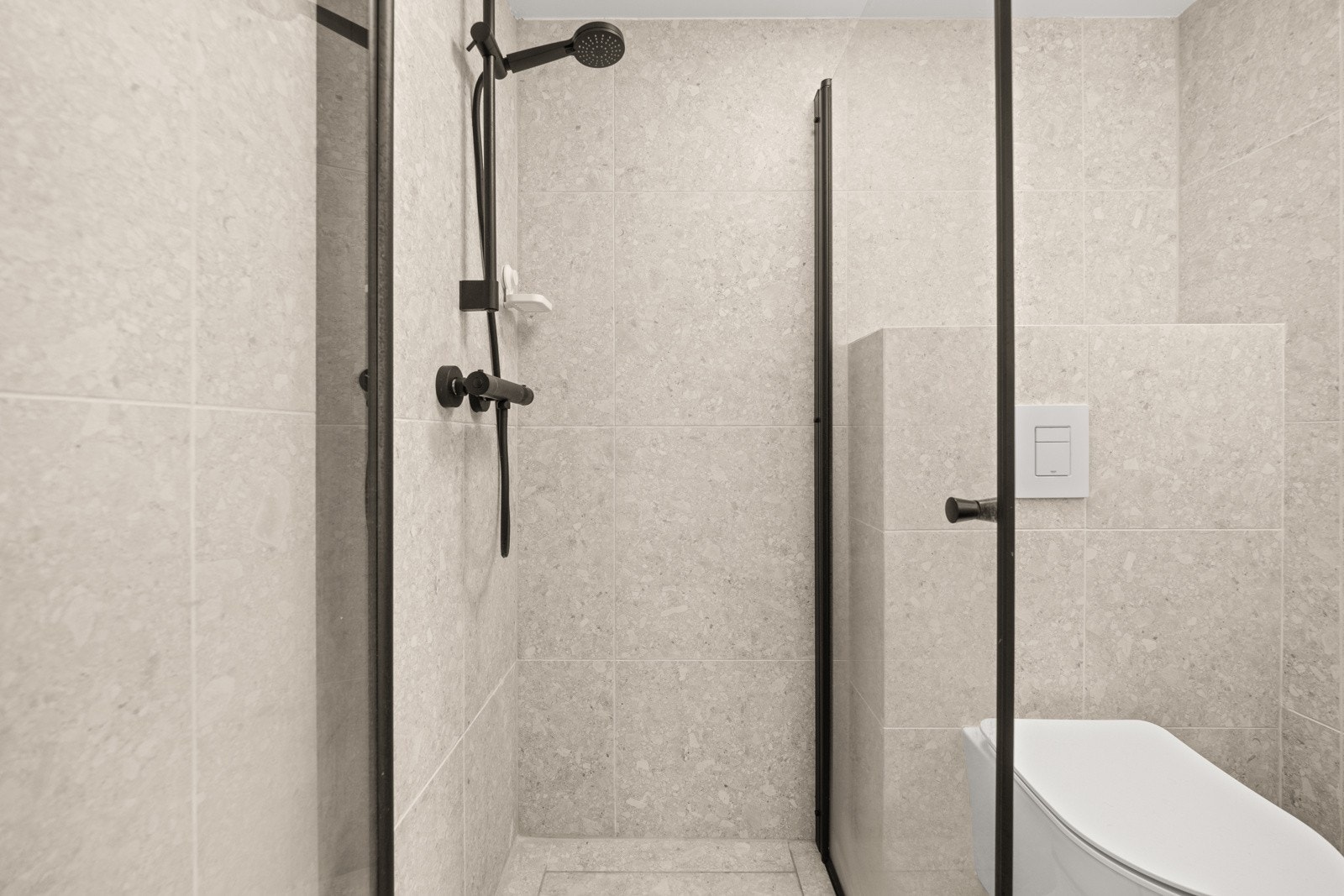 Delikat flislagt bad fra 2024. Galleribilde