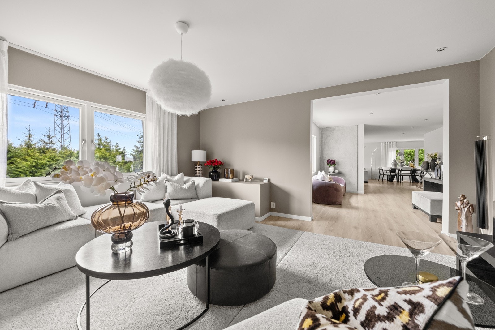 Vannbåren gulvvarme skaper en jevn og behagelig varmefordeling i hele etasjen. Galleribilde