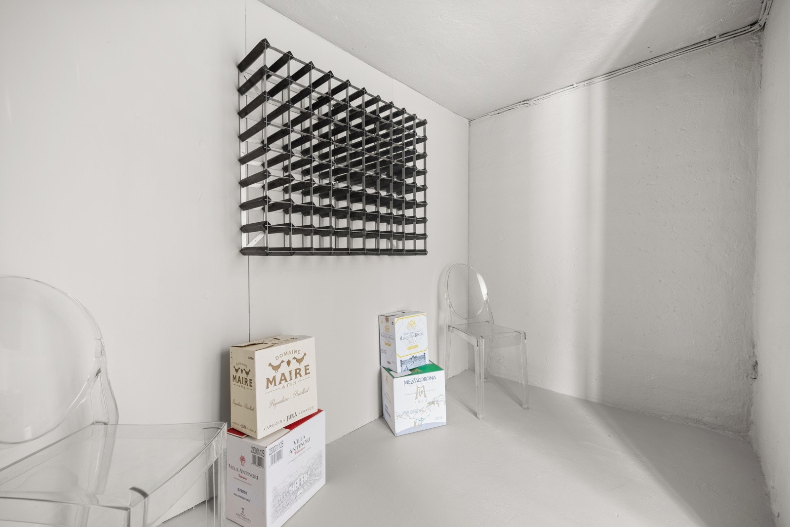 Vinrom i tilknytning til stuen i underetasjen. Galleribilde