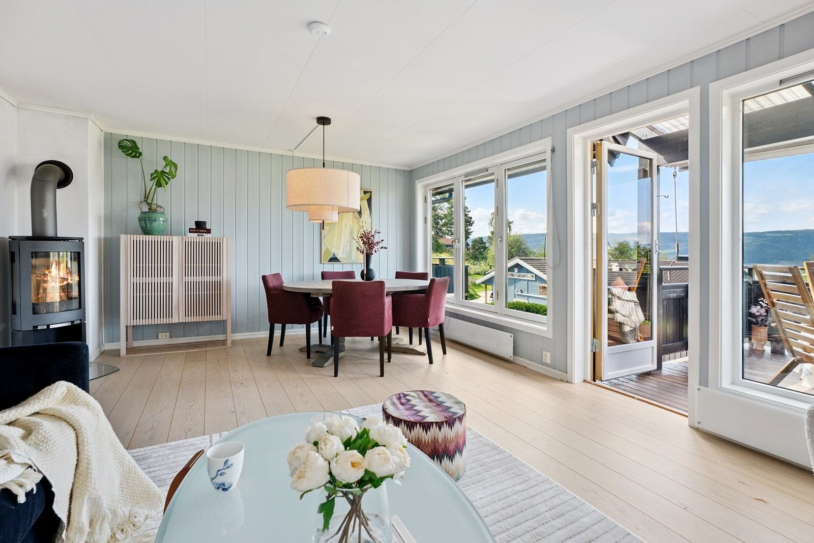 Stuen fremstår som romslig og innbydende. Galleribilde