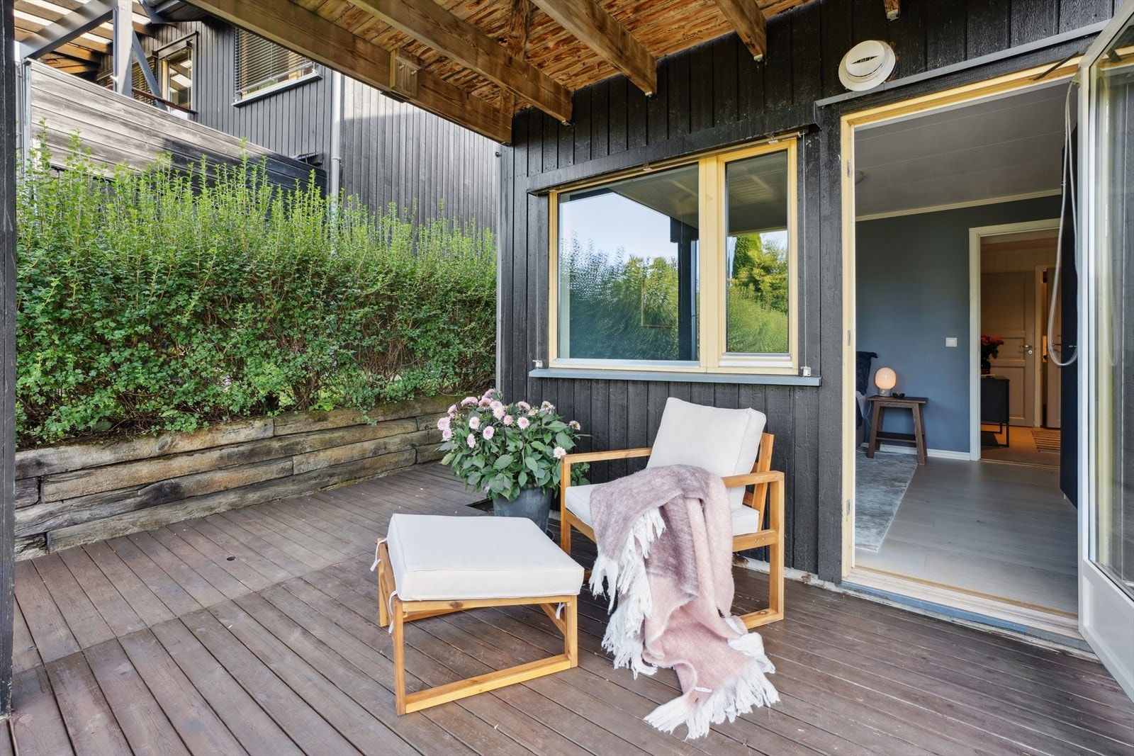 Et fint uteområde for rolige morgenstunder eller lek og avslapning utendørs. Galleribilde