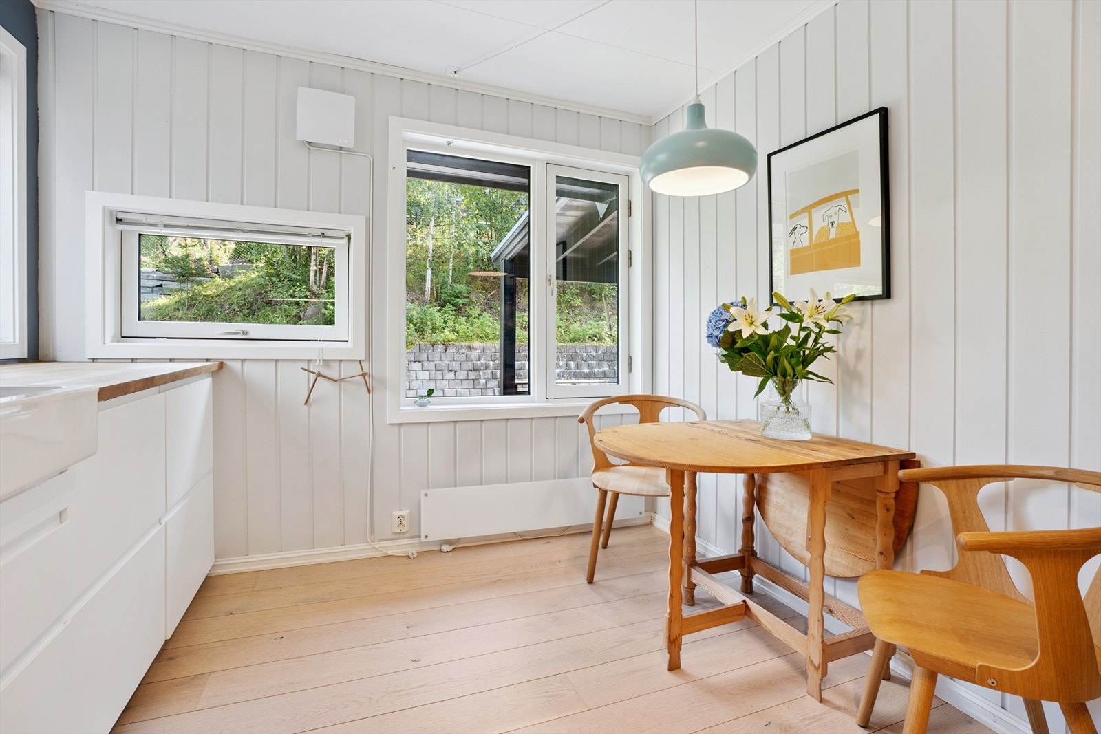 Det er også plass til et spisebord hvor du kan nyte frokosten eller morgenkaffen. Galleribilde