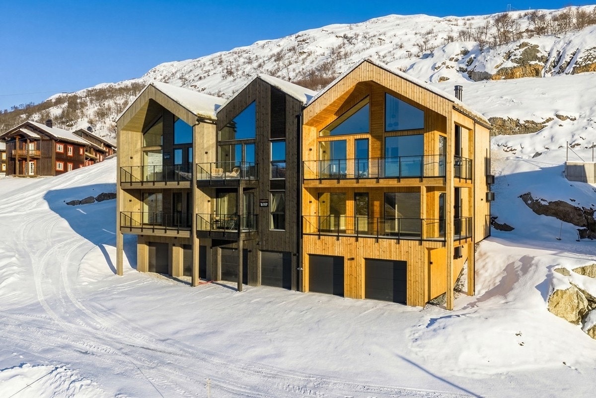 Med direkte tilgang til Haukelifjell Skisenter og høyfjellsløypene for langrenn, er dette en drømmedestinasjon for vinterentusiaster. Galleribilde