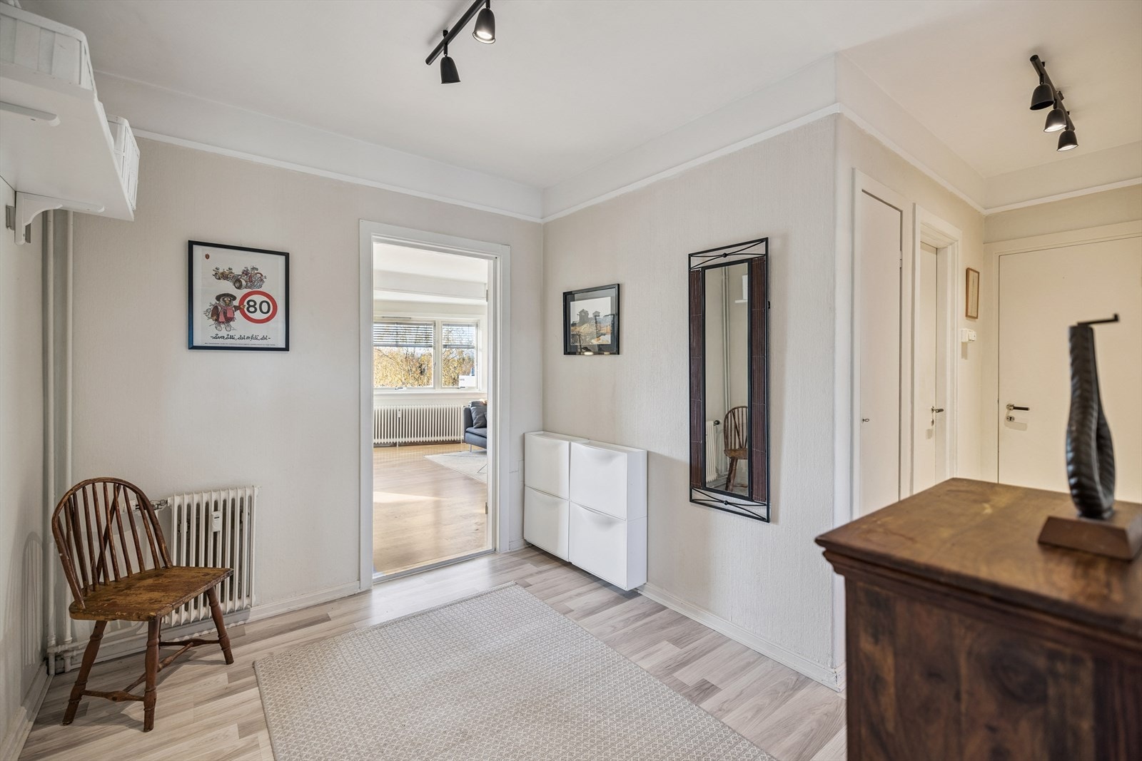 En romslig entre ønsker deg velkommen. Galleribilde