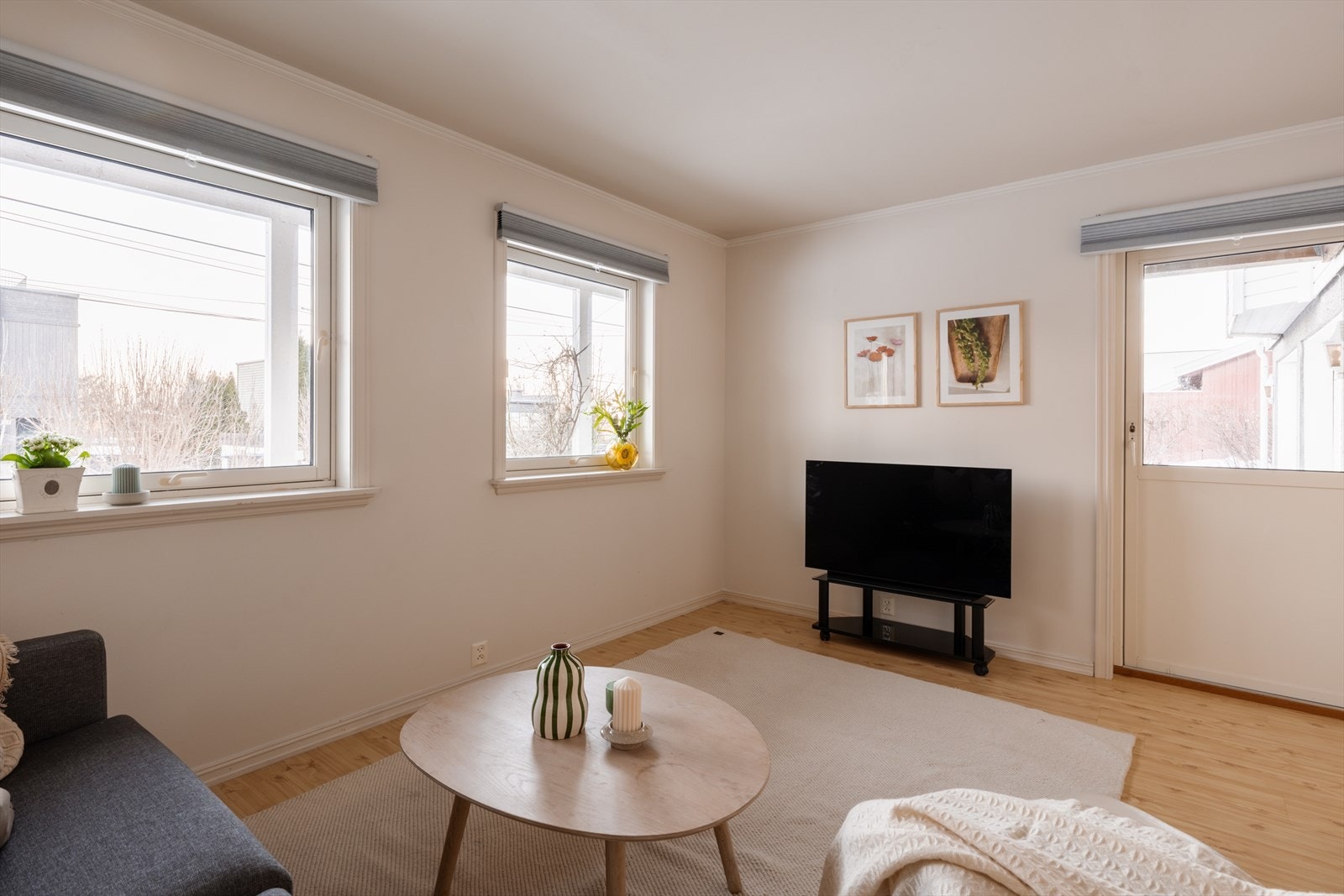 Underetasjen er tilrettelagt for separat utleiedel allerede fra oppføringen av huset. Se mer informasjon i prospektet. Galleribilde