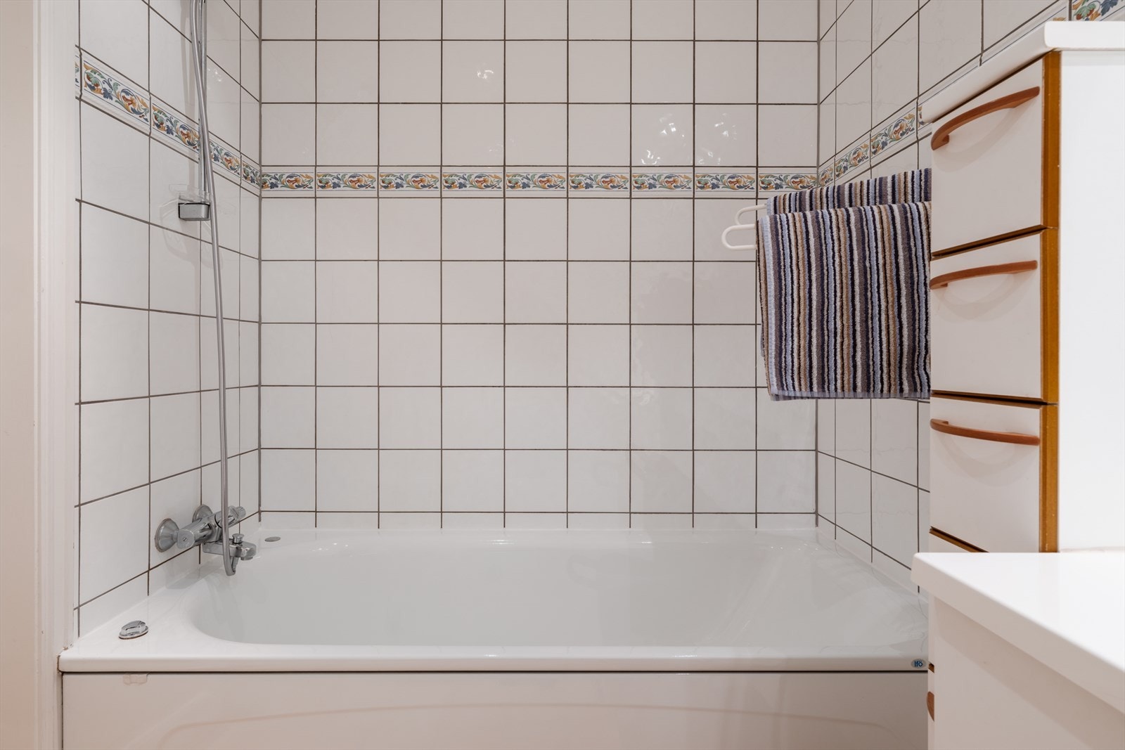 Det er deilig med badekar! Morsom badetid for de små, eller alenetid, fred og ro for en sliten forelder? Galleribilde